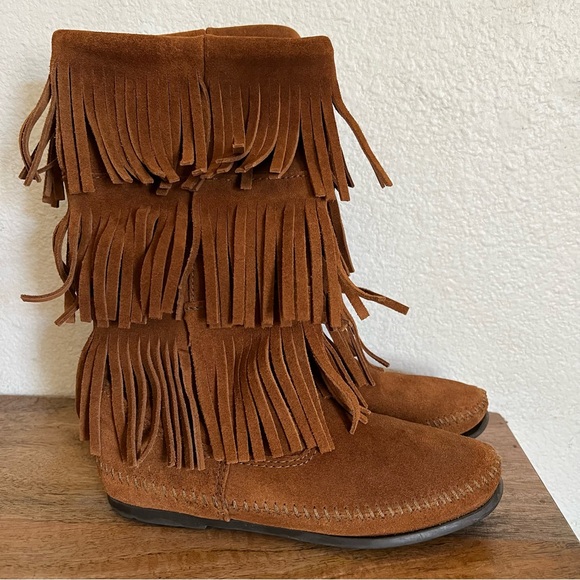 Minnetonka 3-Layer Fringe  Suede Boot Size 8 - Picture 1 of 12